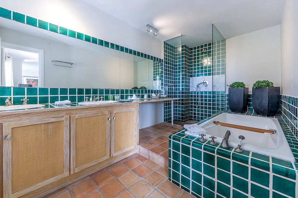 Caye Blanche Guest House