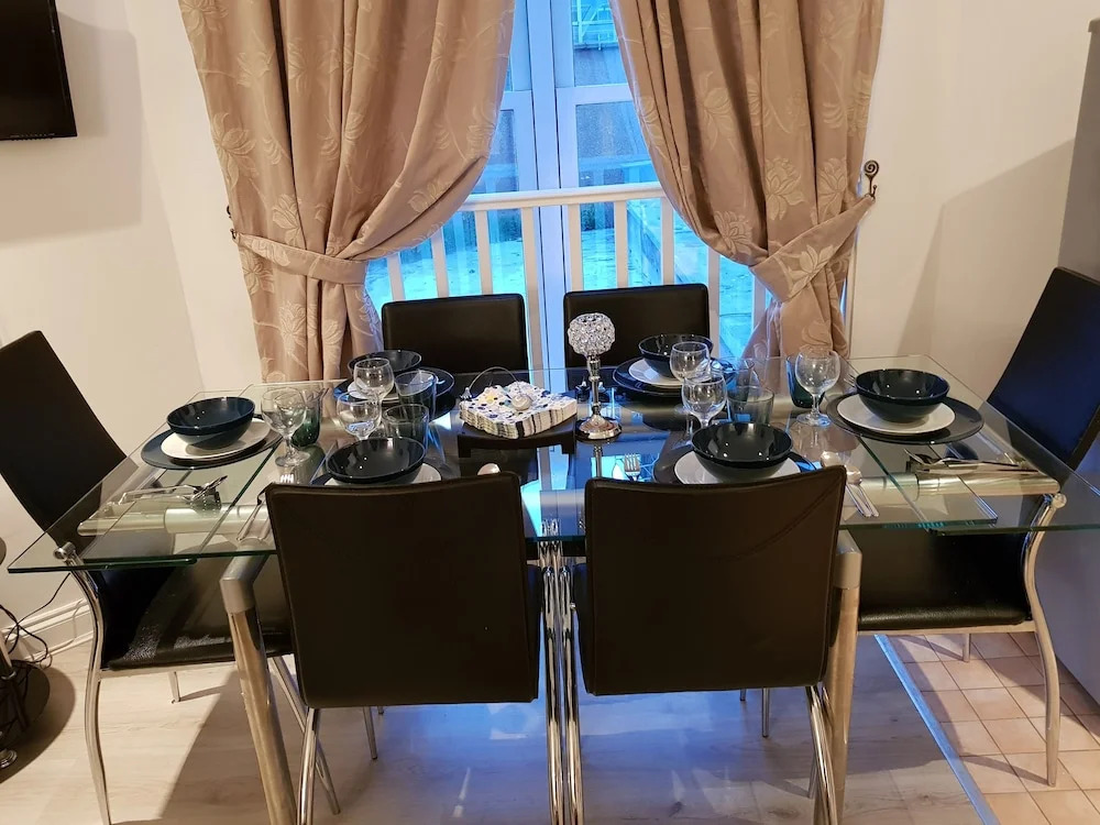 1 & 3 Bedroom Apt by Sensational Stay Serviced Accommodation - Adelphi Suites