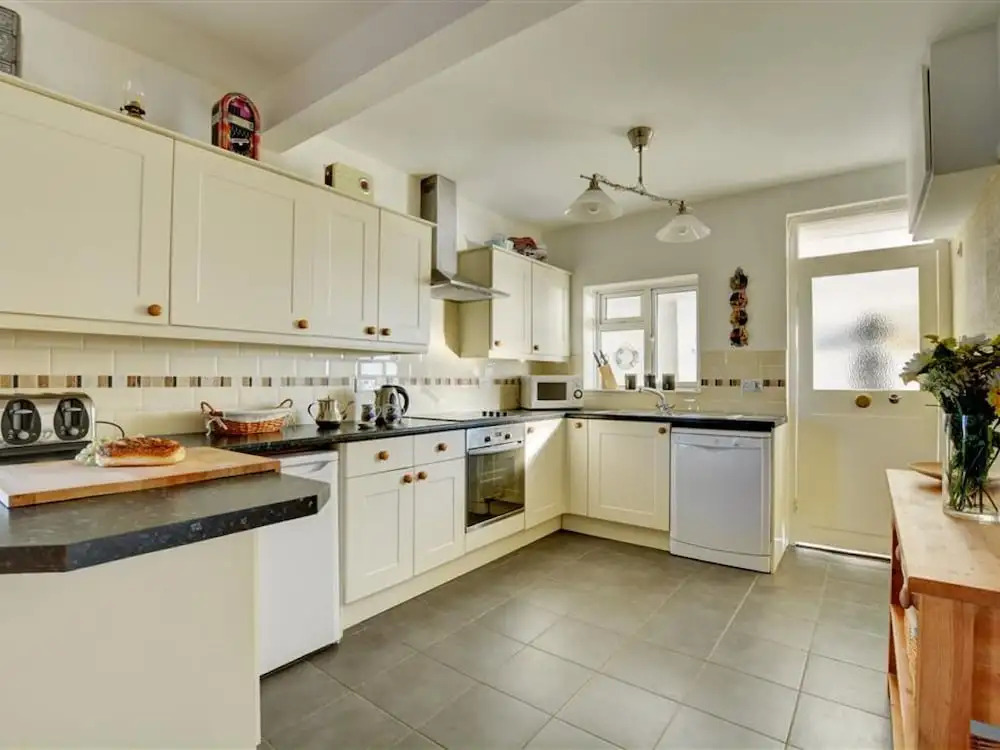 Detached Holiday Home With Garden and Unhindered View of Beautiful Nature and sea