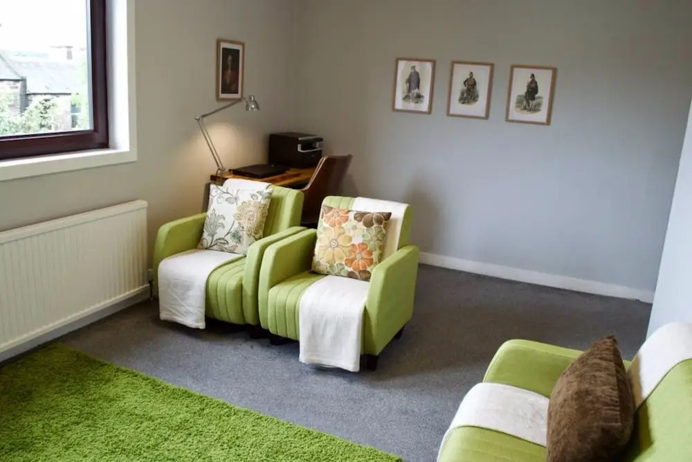 3 Bedroom Flat With Free Parking Sleeps 6
