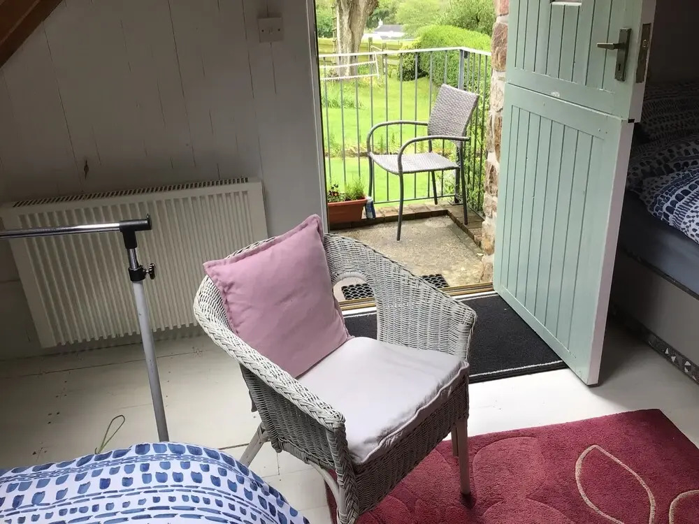 Cozy Camborne Studio Retreat With two Single Beds
