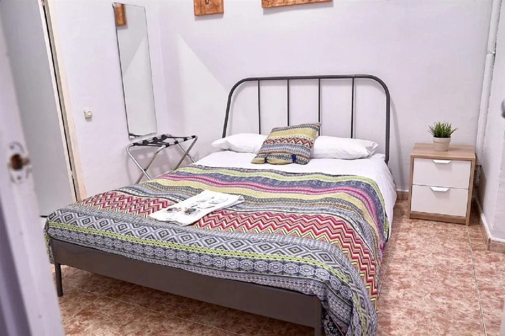 YOUTH HOSTEL - Central and Basic Drassanes