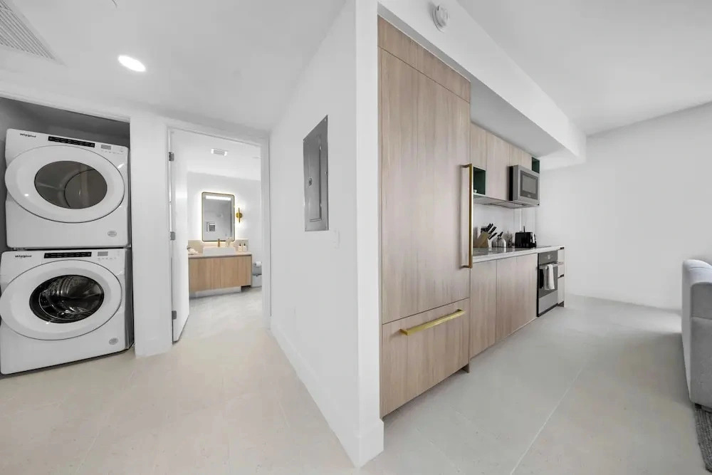 Luxe 2-BD Condo in Downtown - City Views