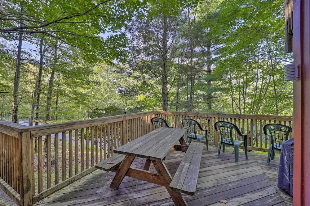 Ski Resort Cabin w/ Deck in Beech Mountain!