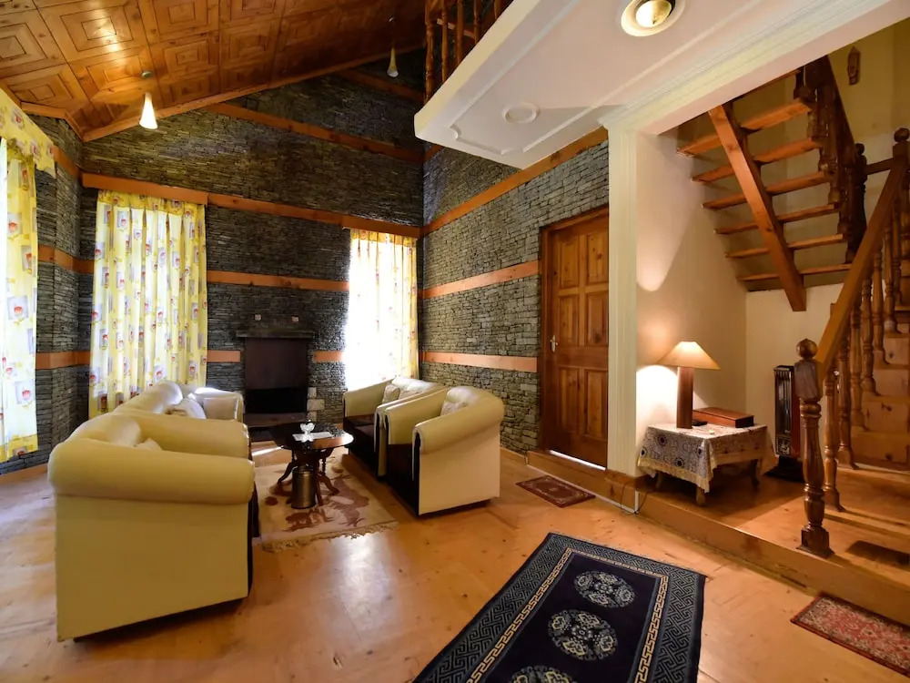 OYO 13352 Home Modern Stay 3BHK Hadimba Temple
