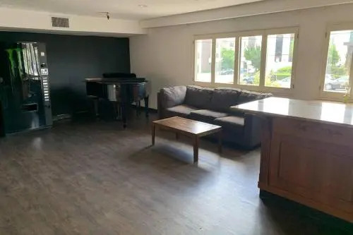 Large Hotel Style Suite (C00)