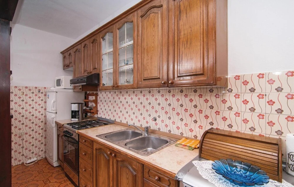 Amazing Home in Okrug Gornji With Wifi and 2 Bedrooms