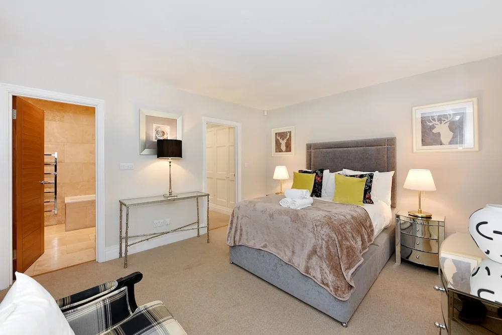 London Choice - South Kensington Mews II