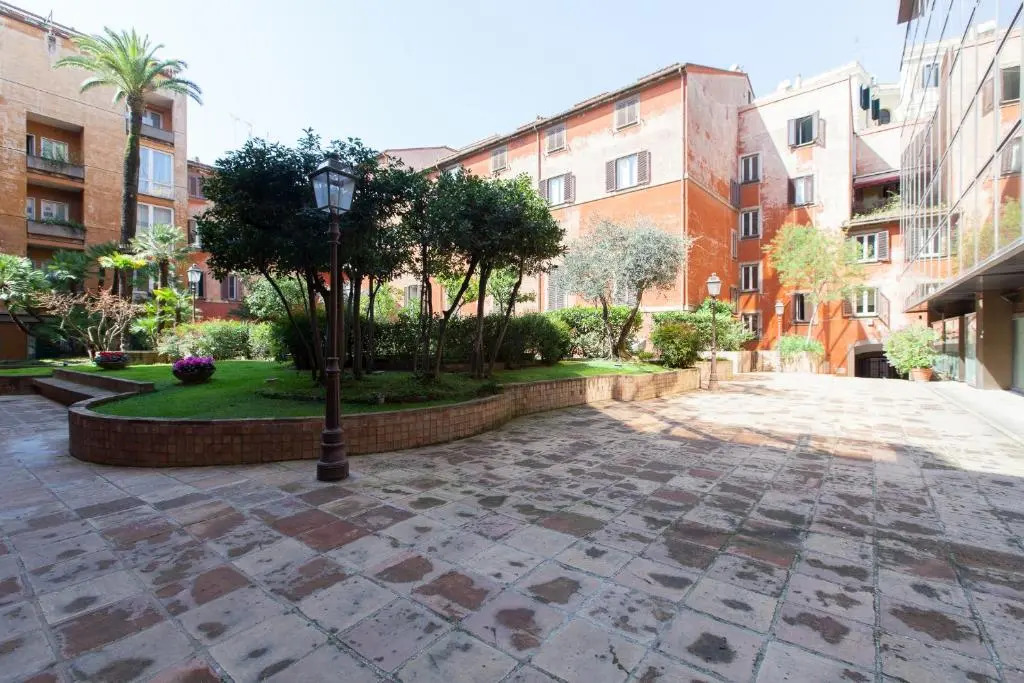 Dora Trevi Apartment