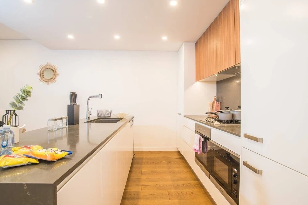 Modern 2bed2bath APT at Neutral Bayparking+wifi
