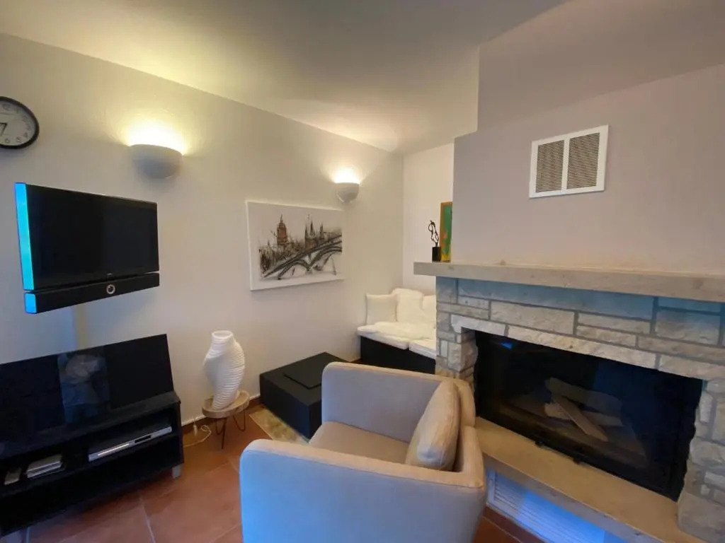 Modernes Alpenapartment mit Sauna Wintergarten und Pool