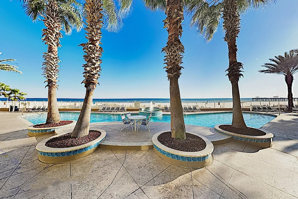 Oceanfront Paradise W/ 2 Pools & Beach Access 4 Bedroom Condo