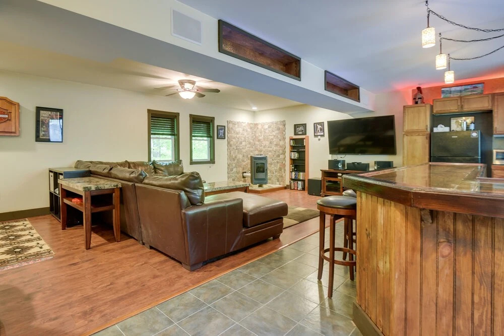 Quaint Naples Cottage: Walk to Trickey Pond & Cove