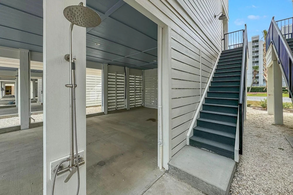 New Listing! Luxury Home, Sleeps 10 w/ Shared Pool