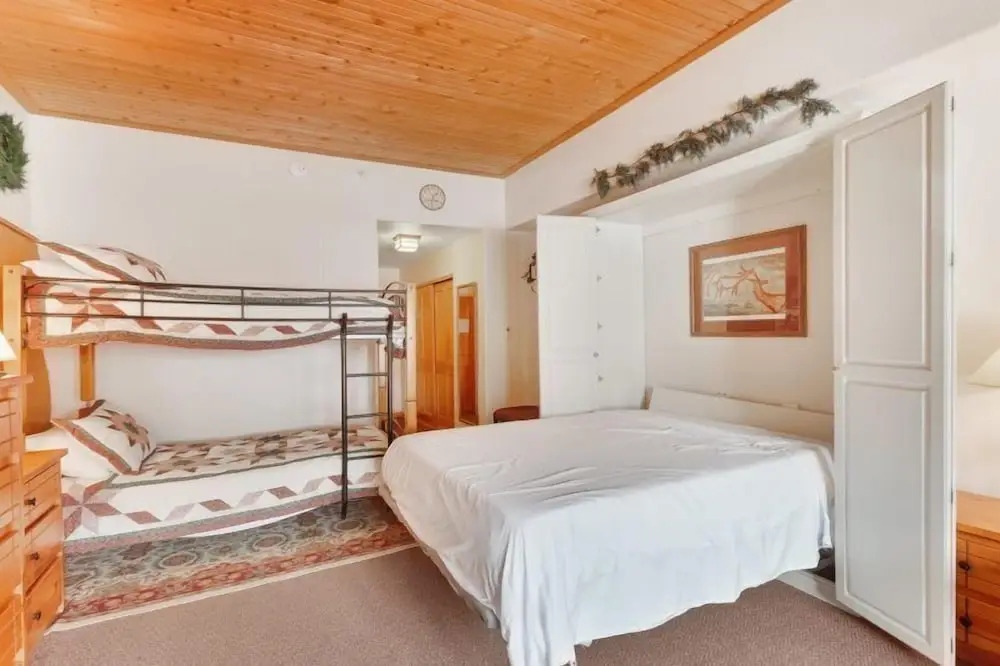 Studio Colorado Vacation Rental Located Near River Run Village With Hot Tub And Pool Access