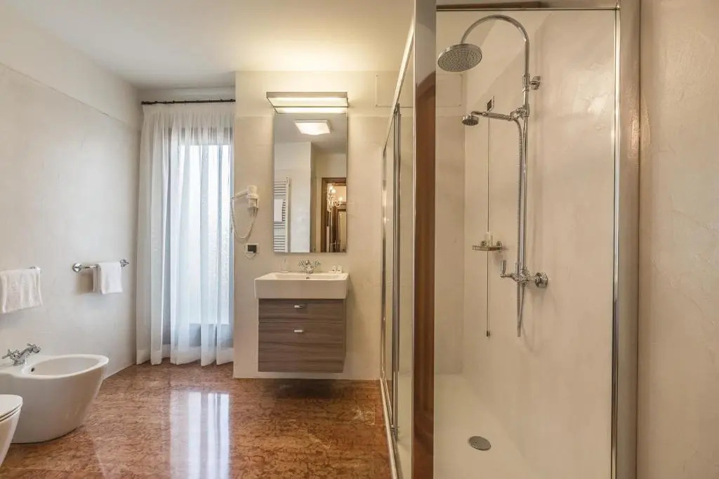 Ca del Monastero 1 Collection Apt for 4 Guests with Balcony and Lift