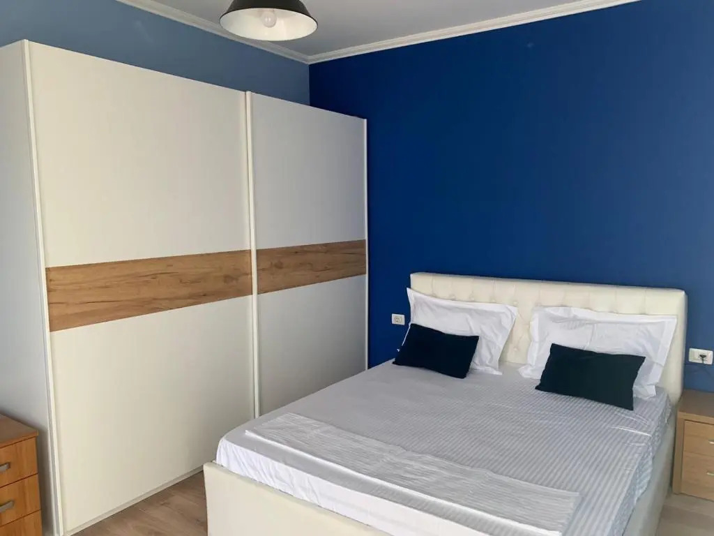Modern cozy apt w/in 10 min walk from main square