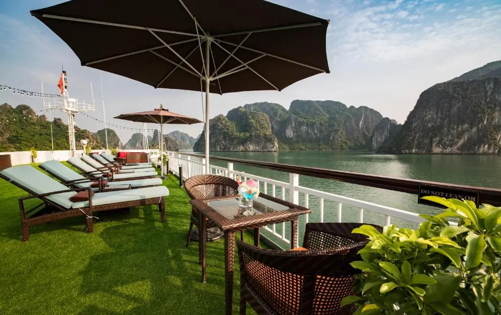 Dora cruise Lan Ha bay 5 star