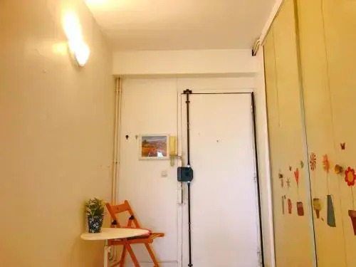 A Simple Bedroom In A Shared Apartment 20 Min To Paris Center