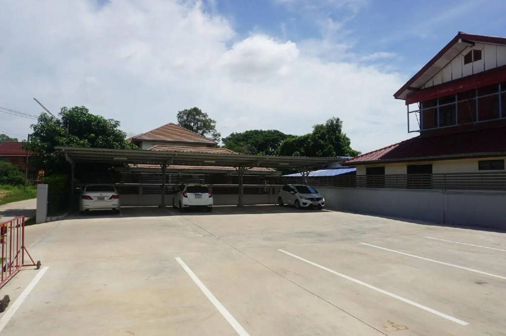 Parisa Place Hotel