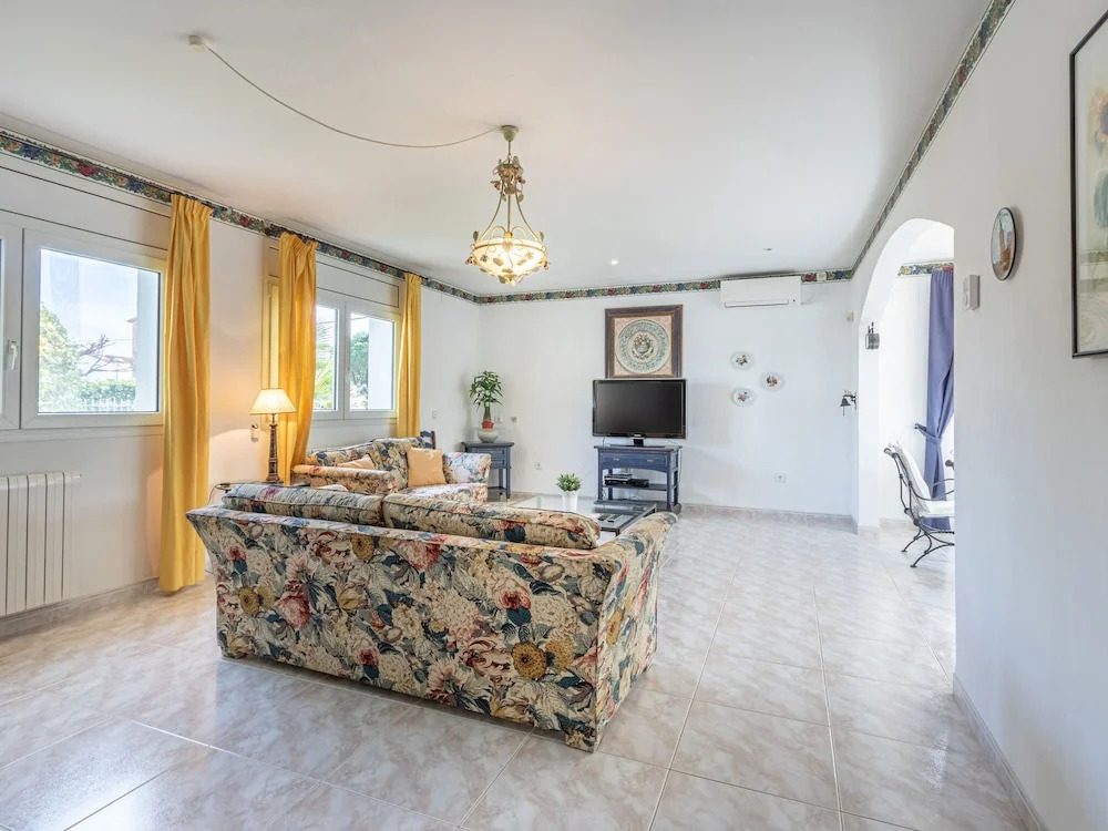 Luxurious Holiday Home in Empuriabrava With Private Pool