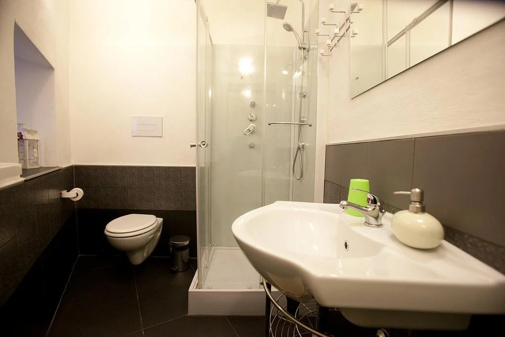 BeeClaire Guest House
