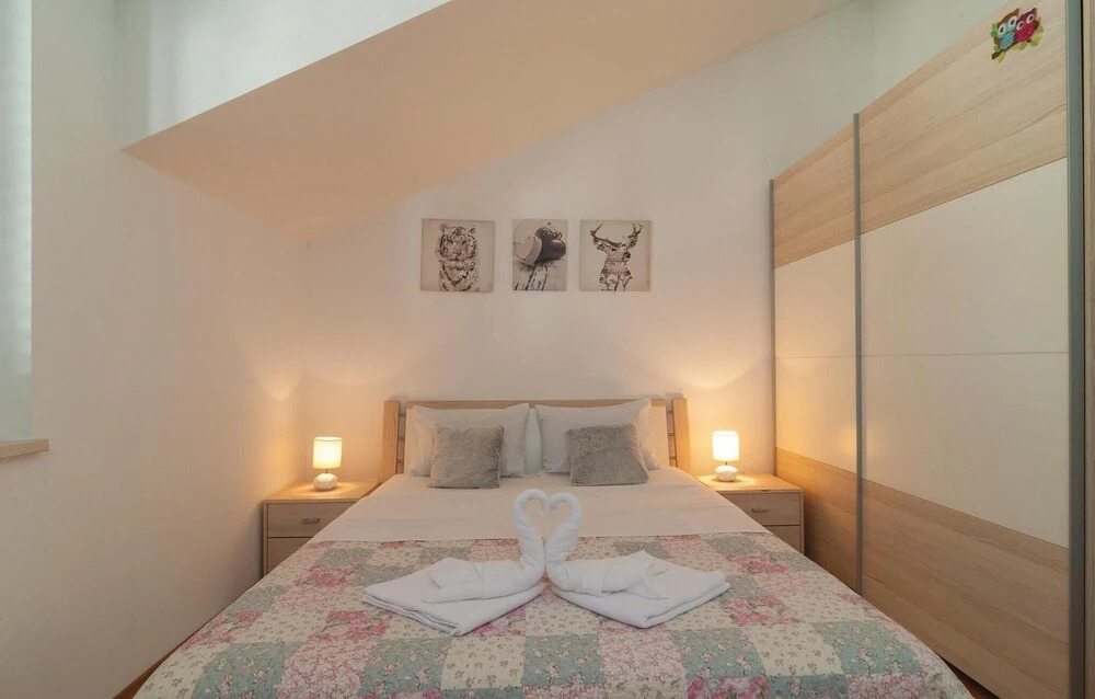 Nice Apartment in Selca With 2 Bedrooms and Wifi