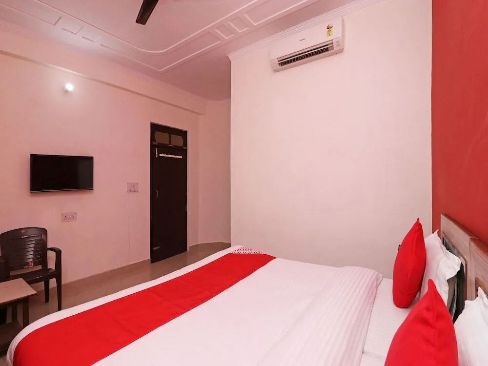 Home Stay Siddhi Palace By OYO Rooms