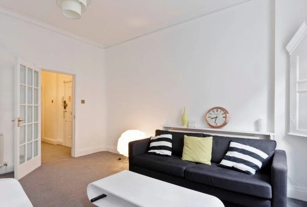 Oxford Circus Luminous Gem, Sleeps 4