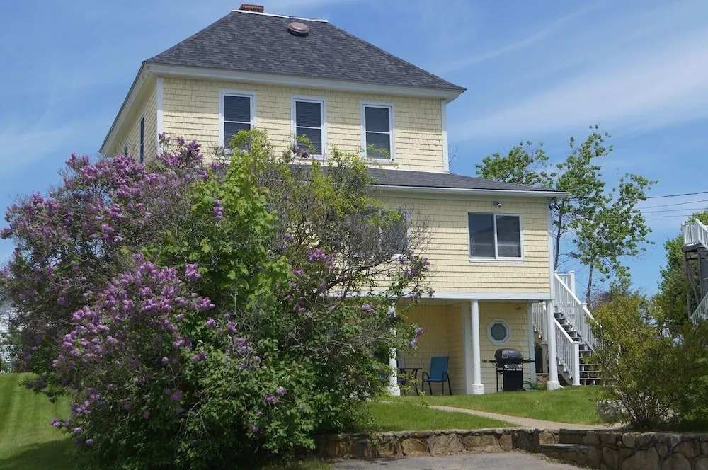Short Sands View Y770-g Beautiful, Large Home Short Walk Through A Neighborhood To Short Sands Beach 4 Bedroom Home by RedAwning