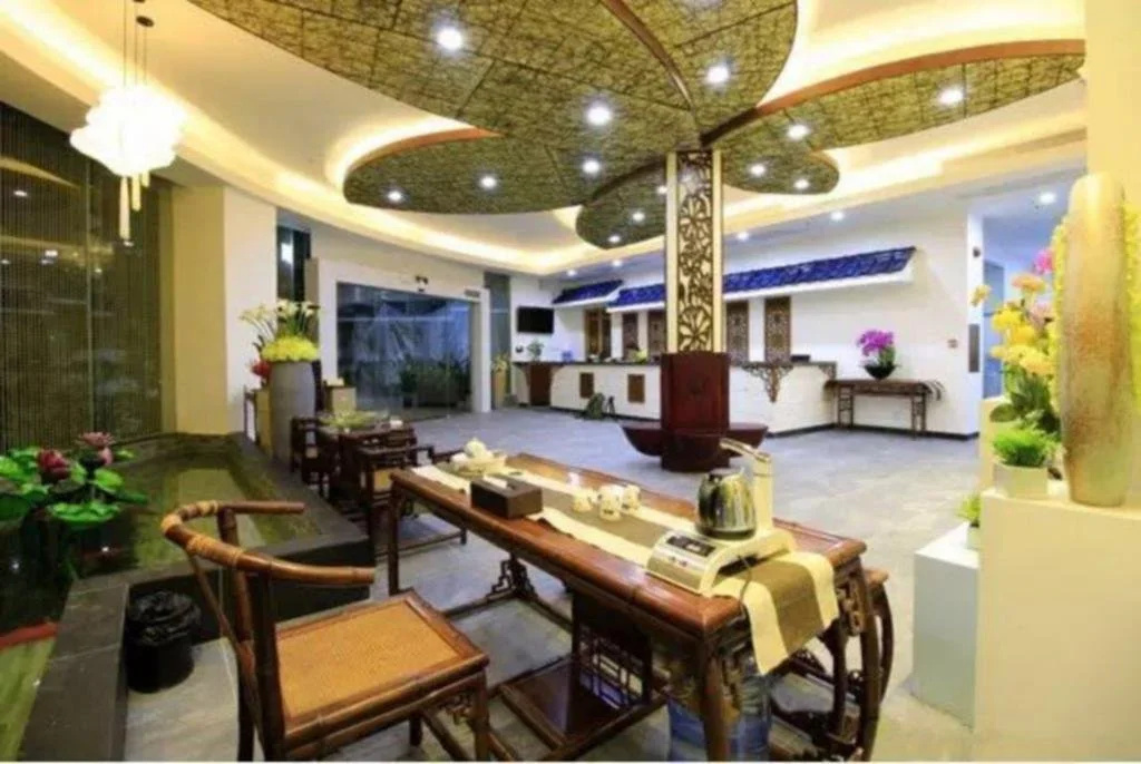 Huayang Hotel