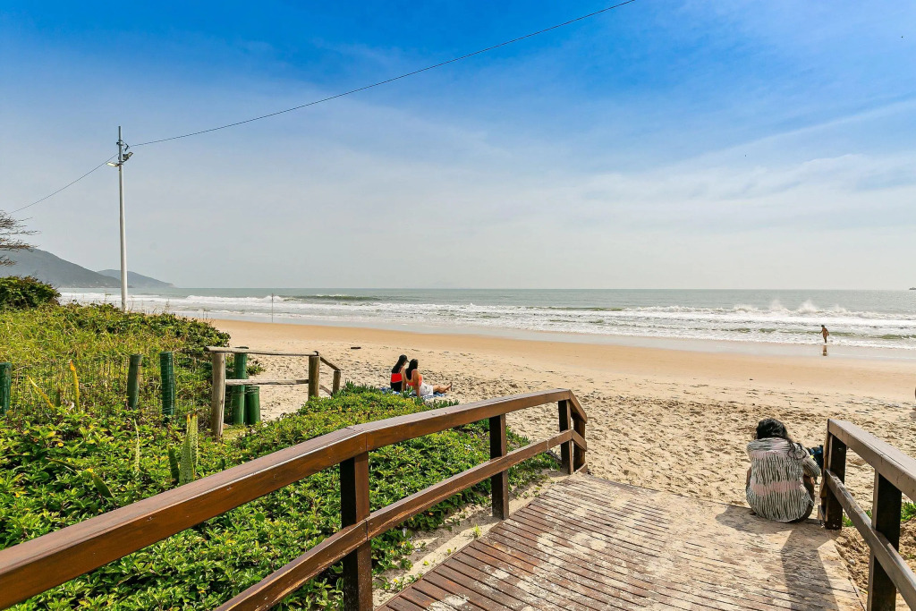 Apto em Condominio pe na Areia, c/ Piscina Mhr308