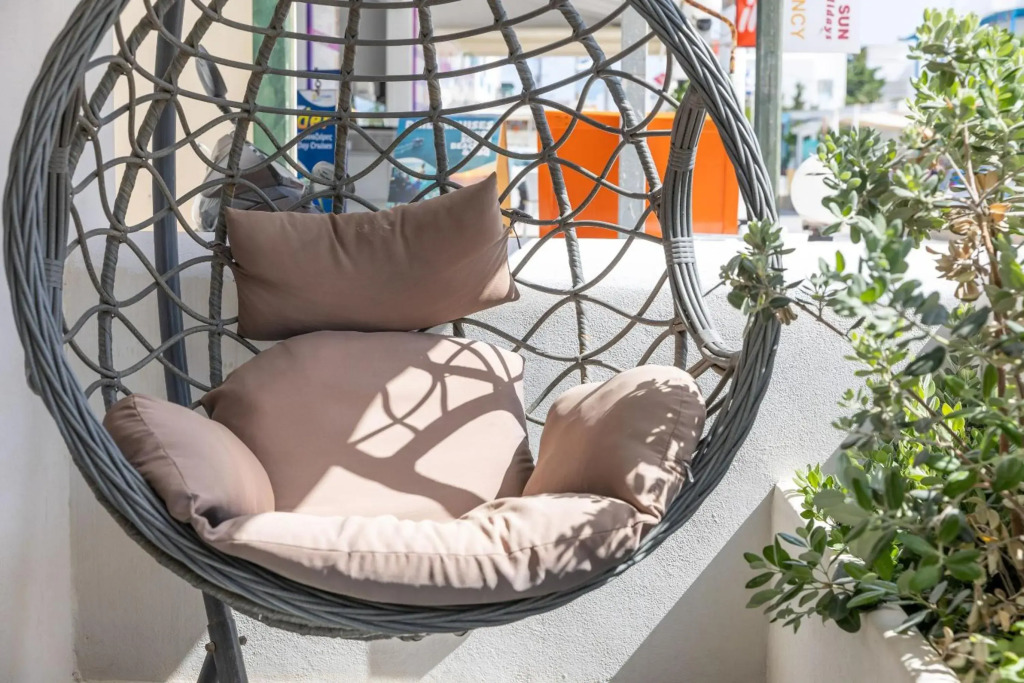 Naxos Petite Studios