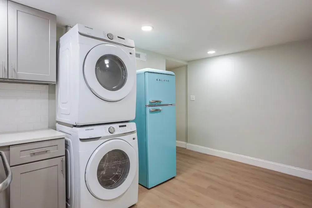 Stylish Minimalist Stay in City Center