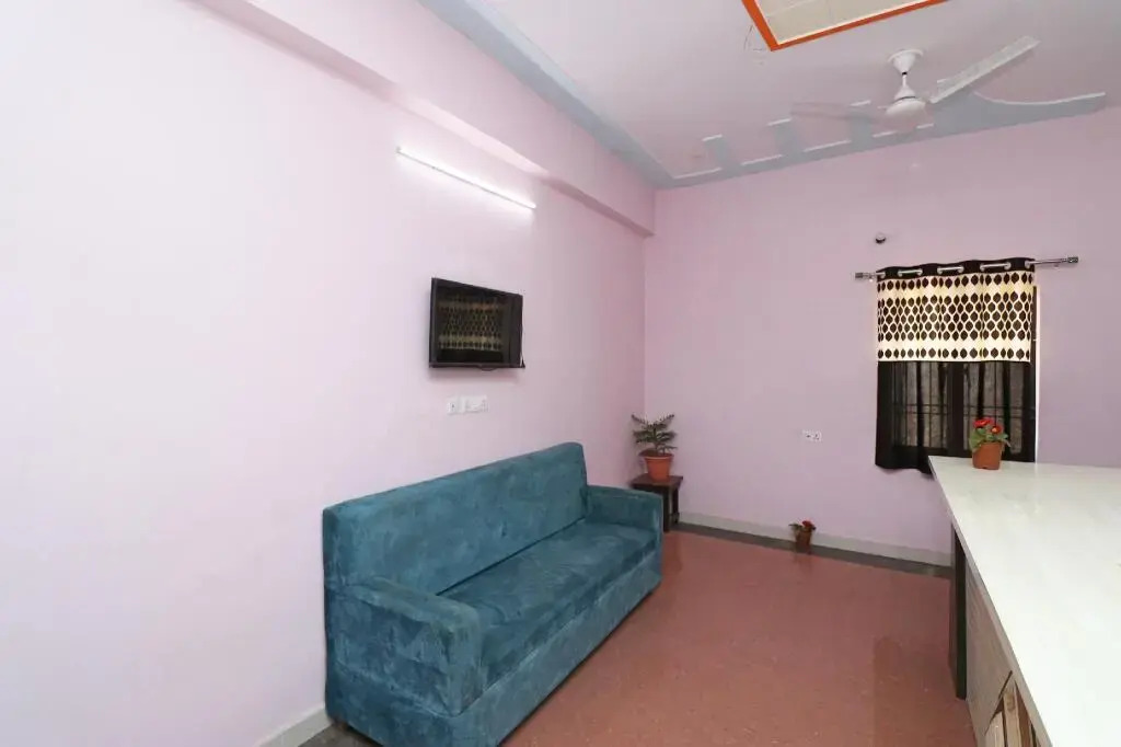 Taj Path by OYO Rooms