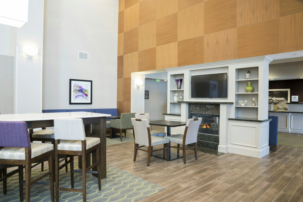 Hampton Inn & Suites Hartford-Manchester