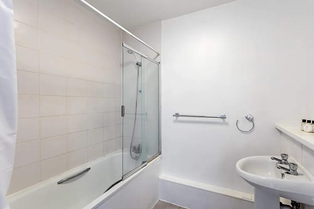 Modern 1 Bedroom Apartment in West London