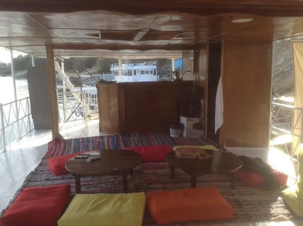 Anakato Kendaka House Boat