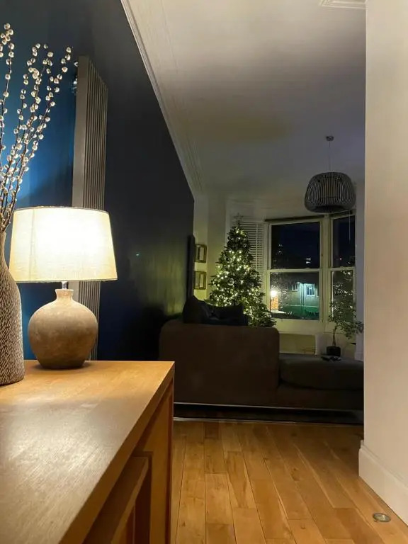 The Clock Tower Apartment - Large, Modern, 2 bed apartment, Southsea with Free parking - sleeps 4