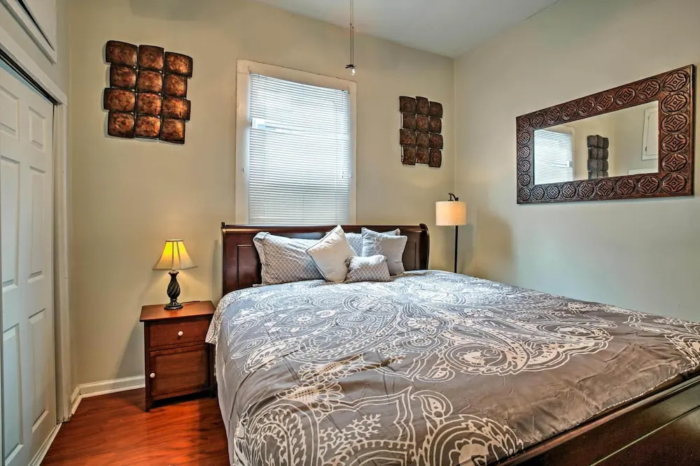 5 Mi to Bourbon Street: Central Nola Home