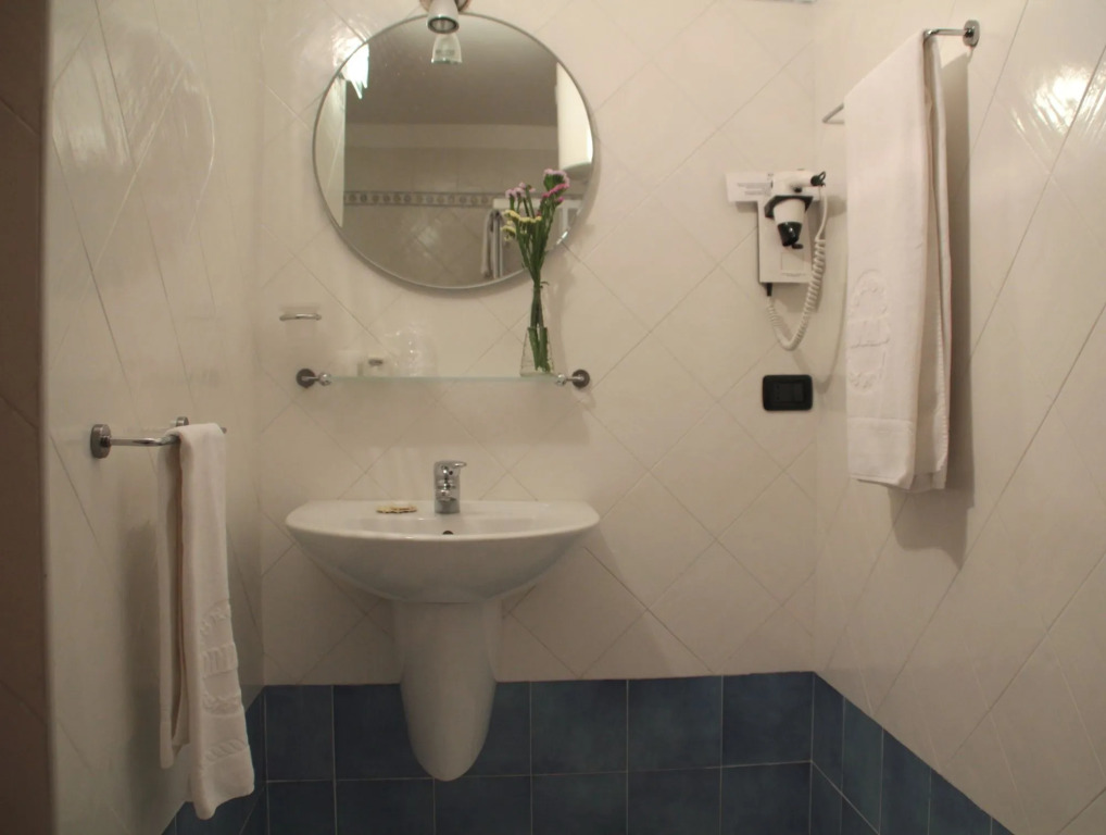 Gatto Bianco le Dimore