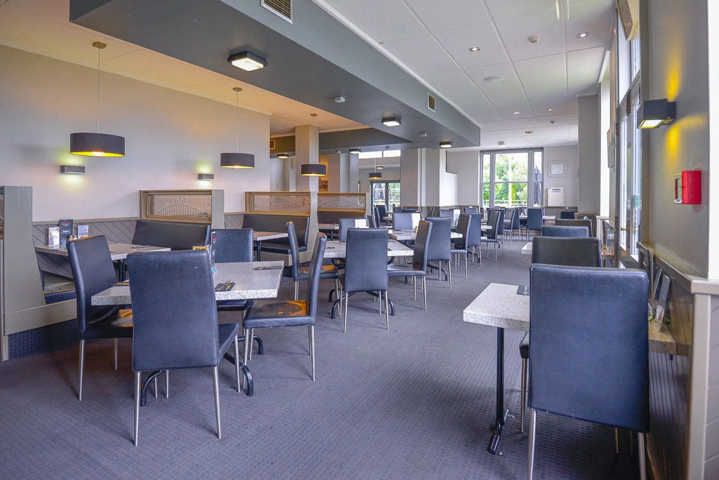 The Racecourse Hotel & Motorlodge