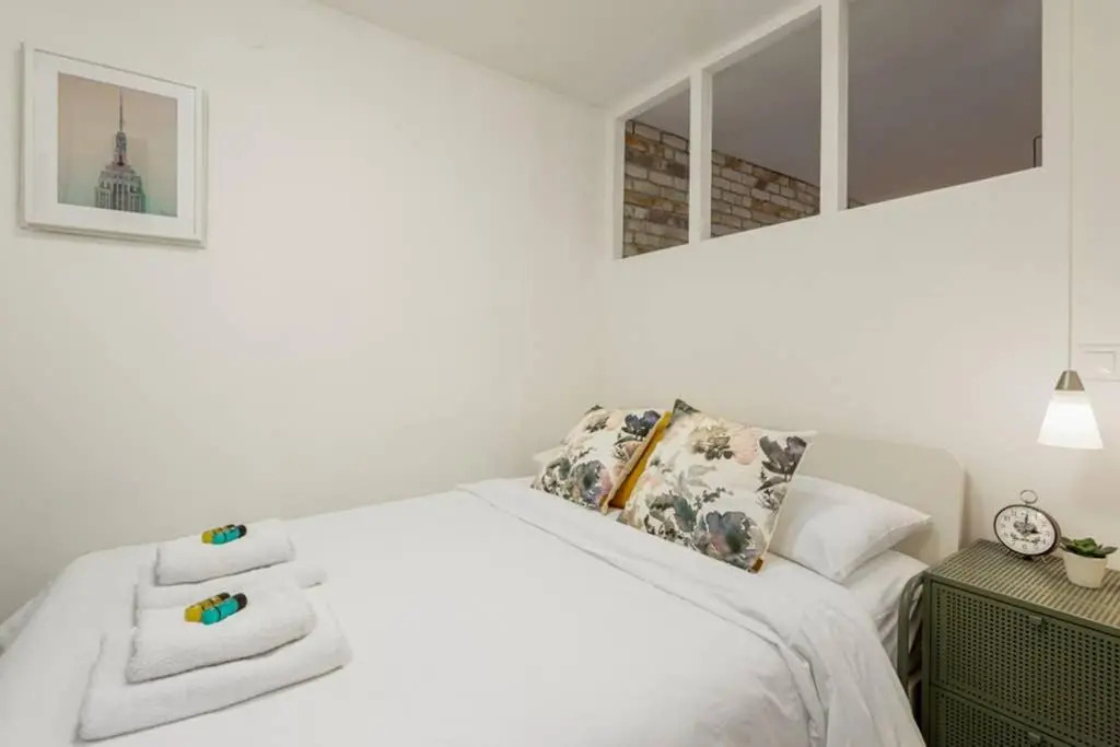 Spacious stylish studio up to 4ppl close to centre