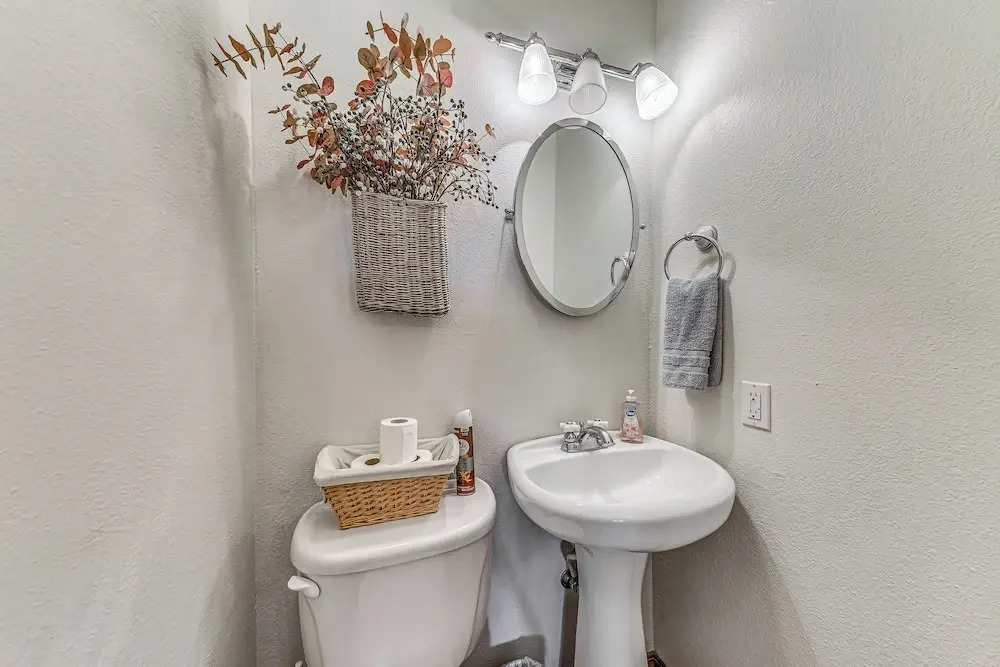 Condo w/ Hot Tub ~ 4 Miles to Ruidoso Winter Park!
