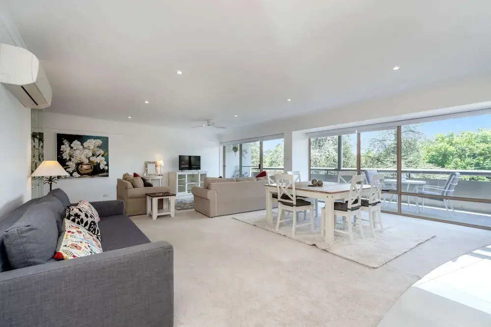 Spacious 2-bed Apartment Near Dining & Attractions