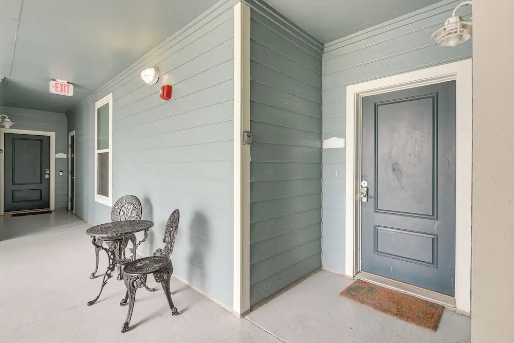 Walk to Beach: Condo w/ Bay View in Galveston