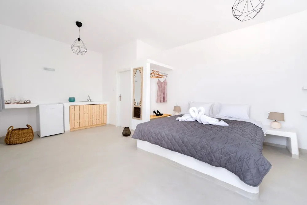 Anthelea Santorini Hotel