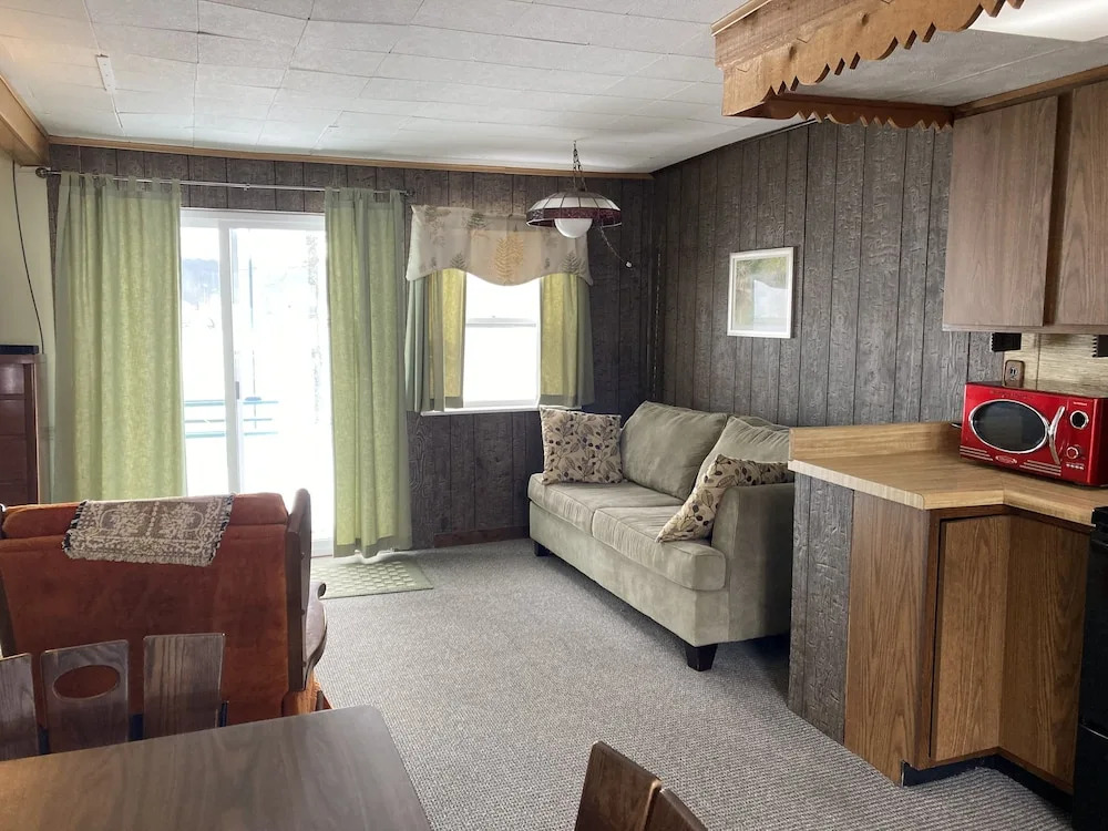 Dixon Lake Resort