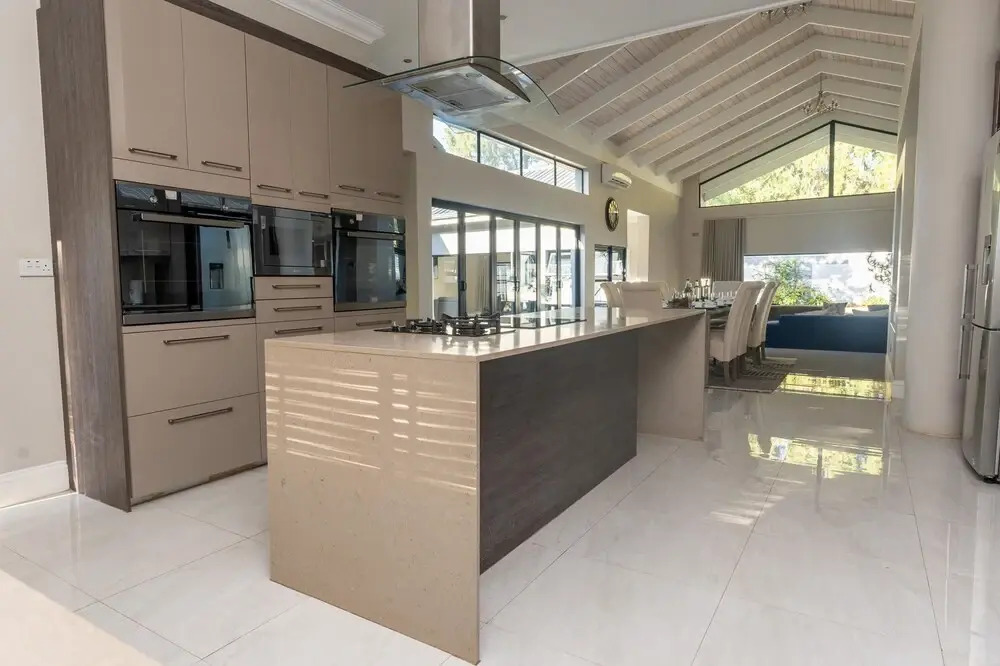 Upmarket 4 bed Chisipite House 2193