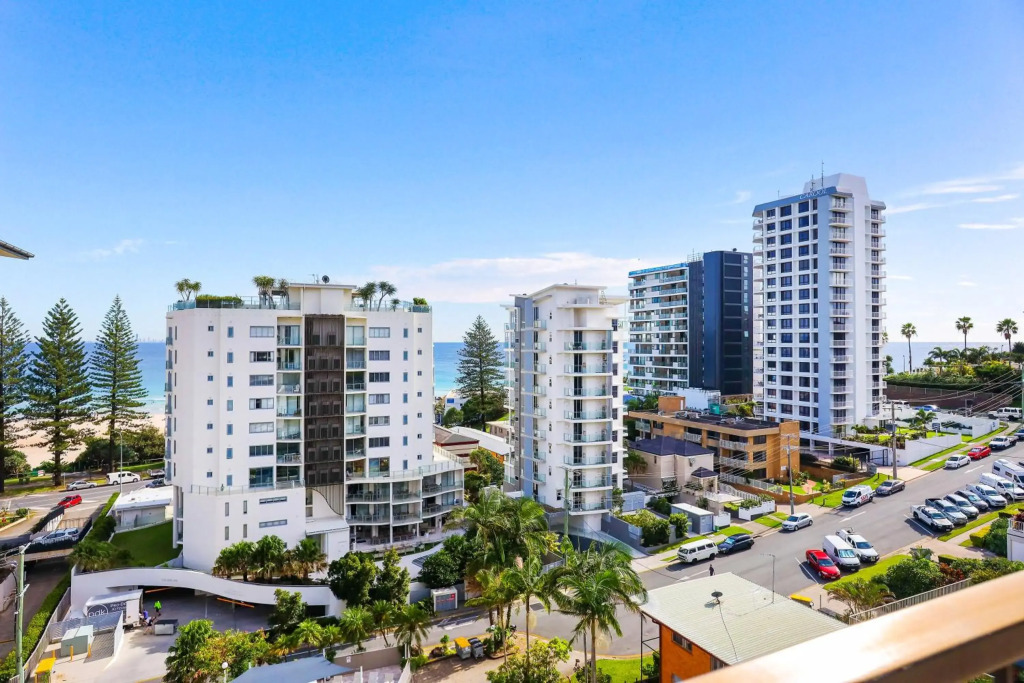 Rainbow Commodore Coolangatta